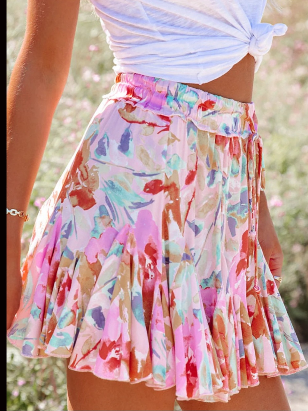 VICI Floral Ruffle Mini Skirt. Size: Medium. Excellent condition